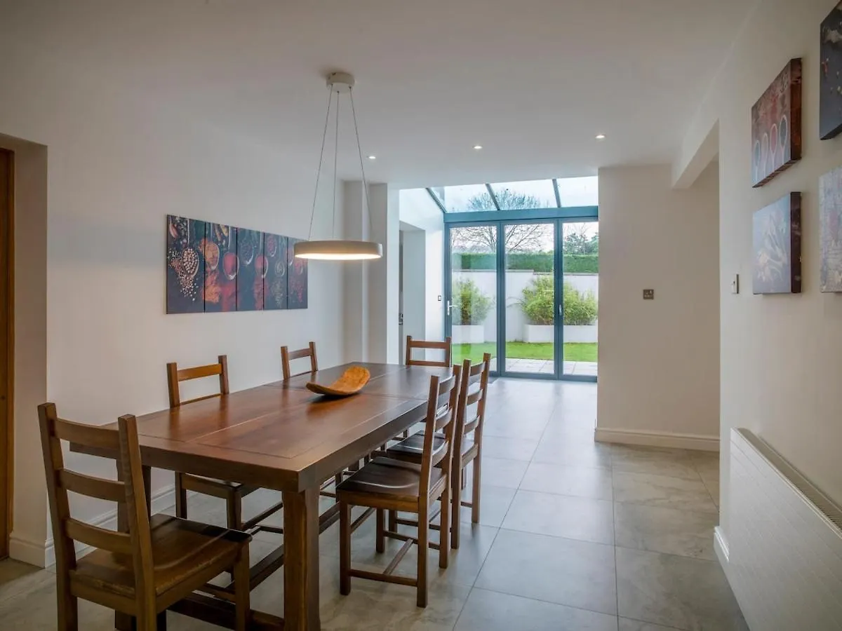 Sleek And Spacious In The Park Beckhampton United Kingdom