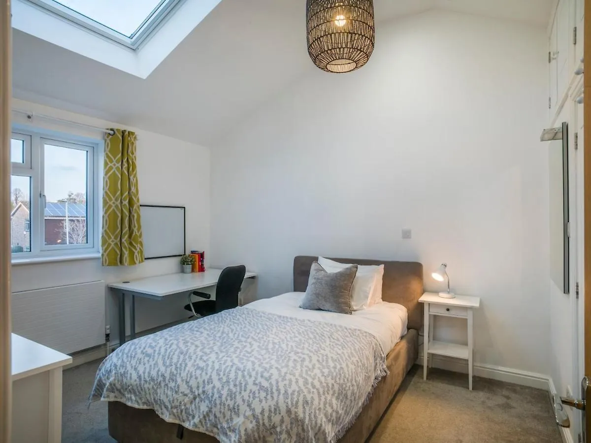 Sleek And Spacious In The Park Beckhampton 0*, Cheltenham United Kingdom