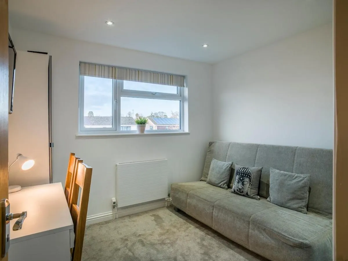 Sleek And Spacious In The Park Beckhampton Cheltenham