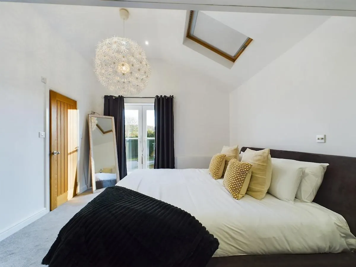 Holiday home Sleek And Spacious In The Park Beckhampton
