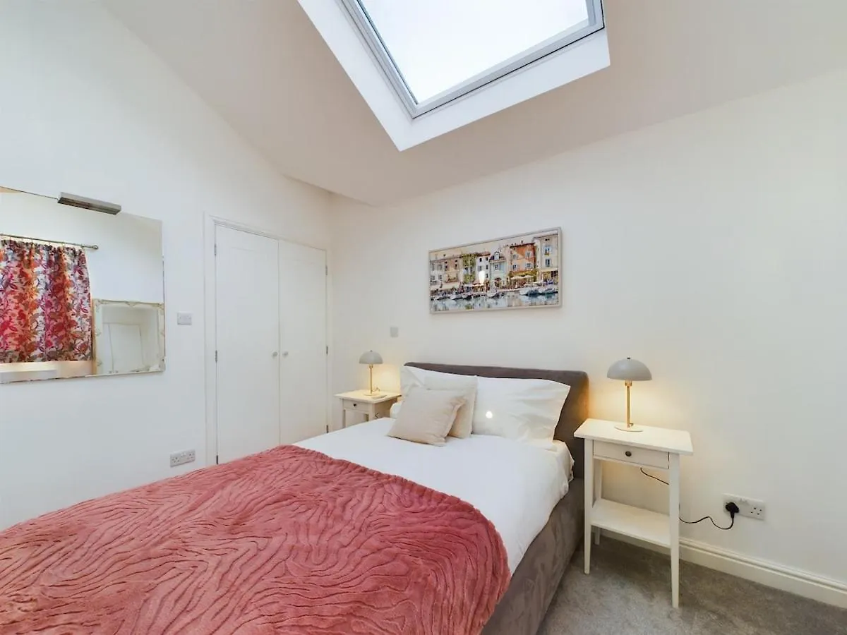 Sleek And Spacious In The Park Beckhampton United Kingdom